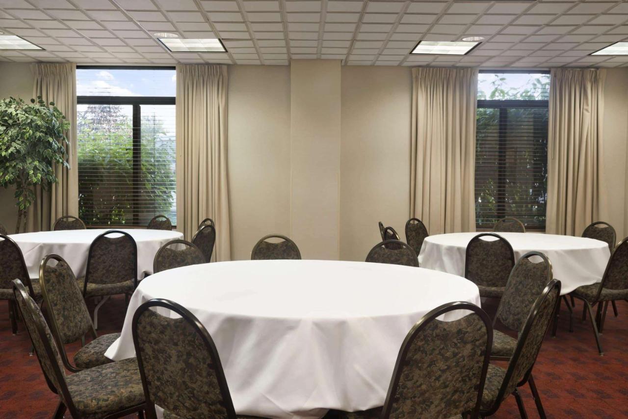 Wingate By Wyndham Chicago Schaumburg Hotel Ngoại thất bức ảnh
